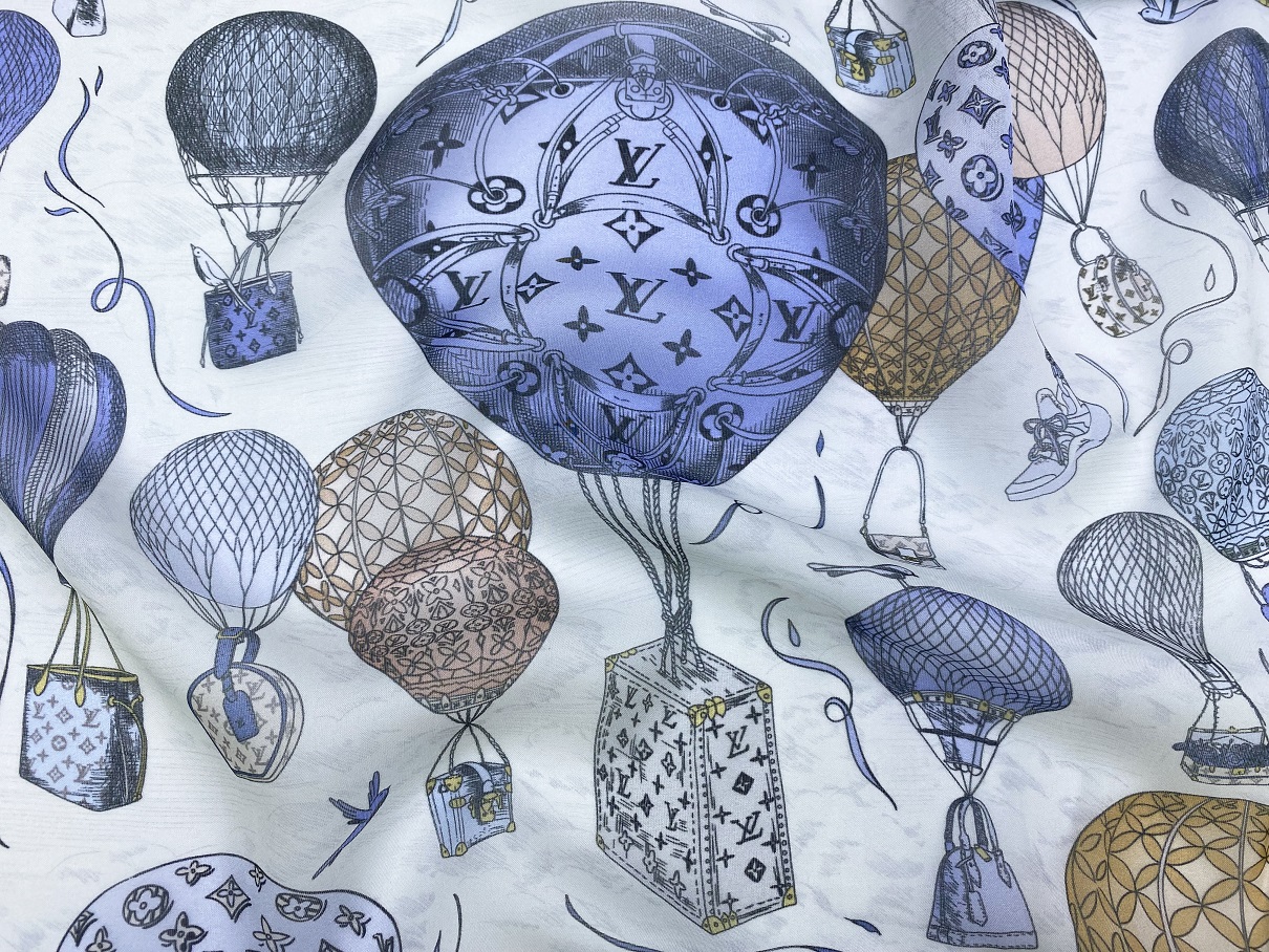 Ткань Шифон  светло-серого цвета с принтом  голубые воздушные  шары24035 3