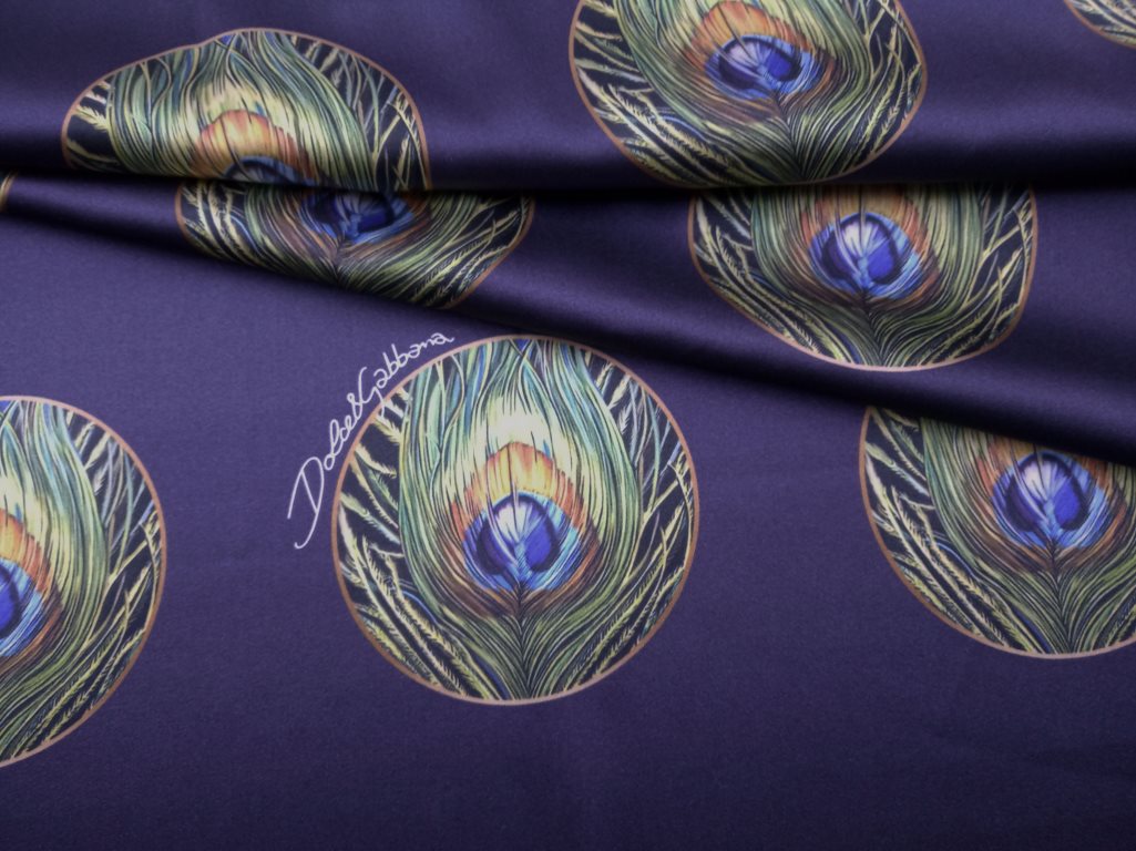 Ткань шелк фиолетовый с перьями павлина 1