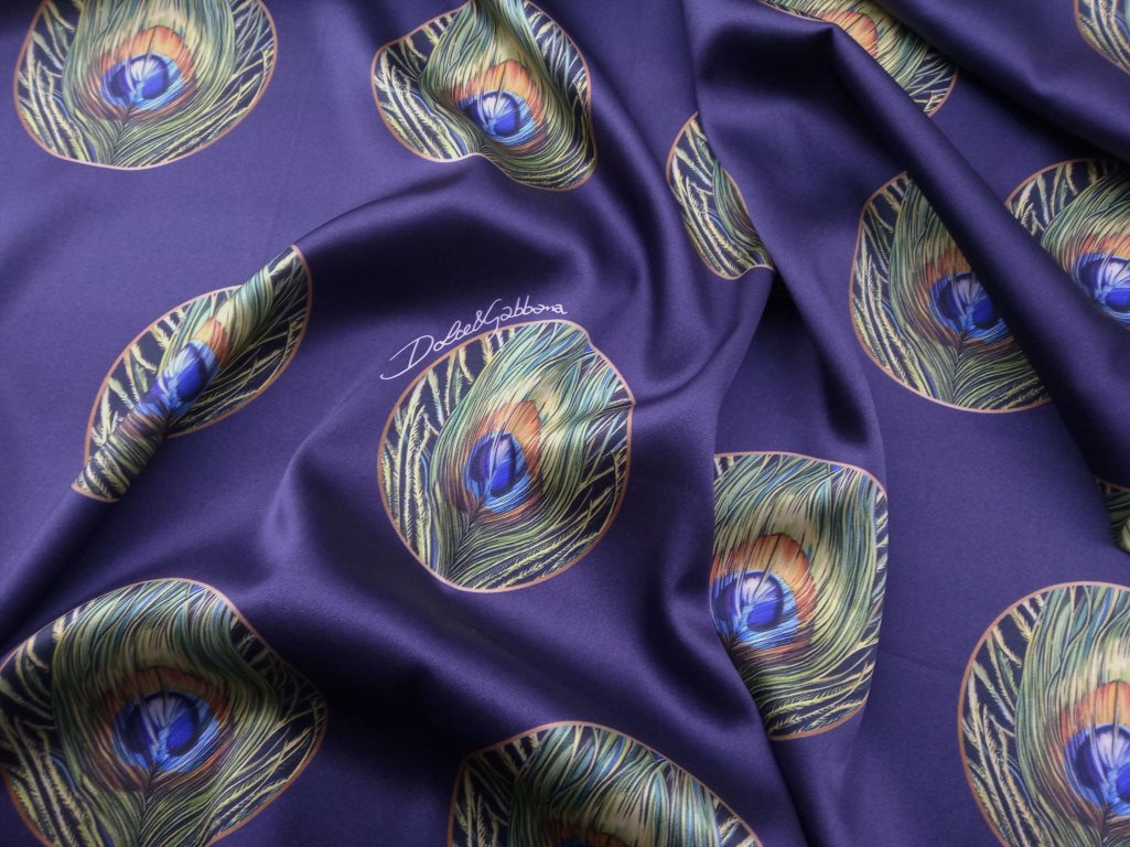 Ткань шелк фиолетовый с перьями павлина 3