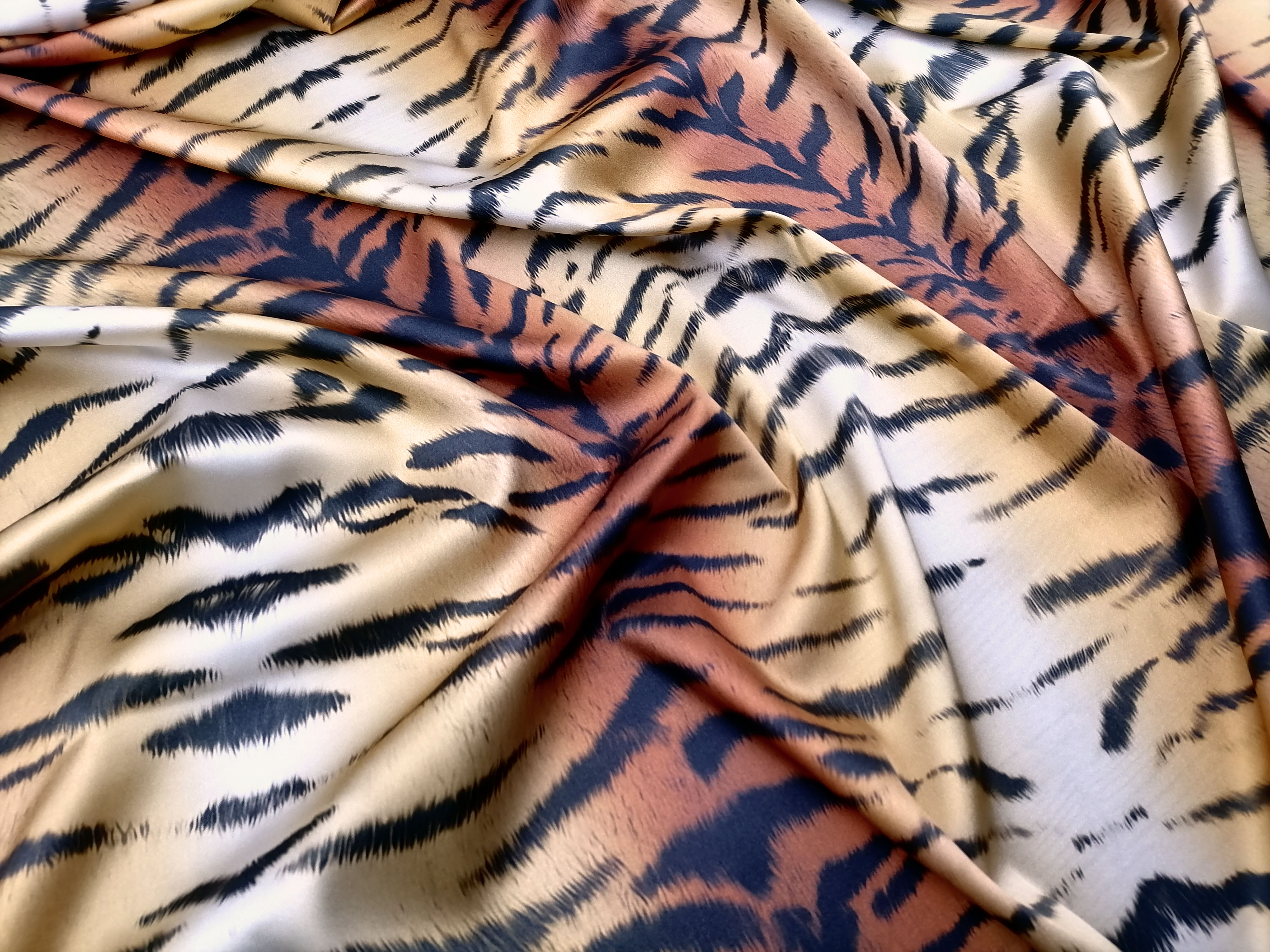 Ткань Атласный шелк с тигриным принтом  3