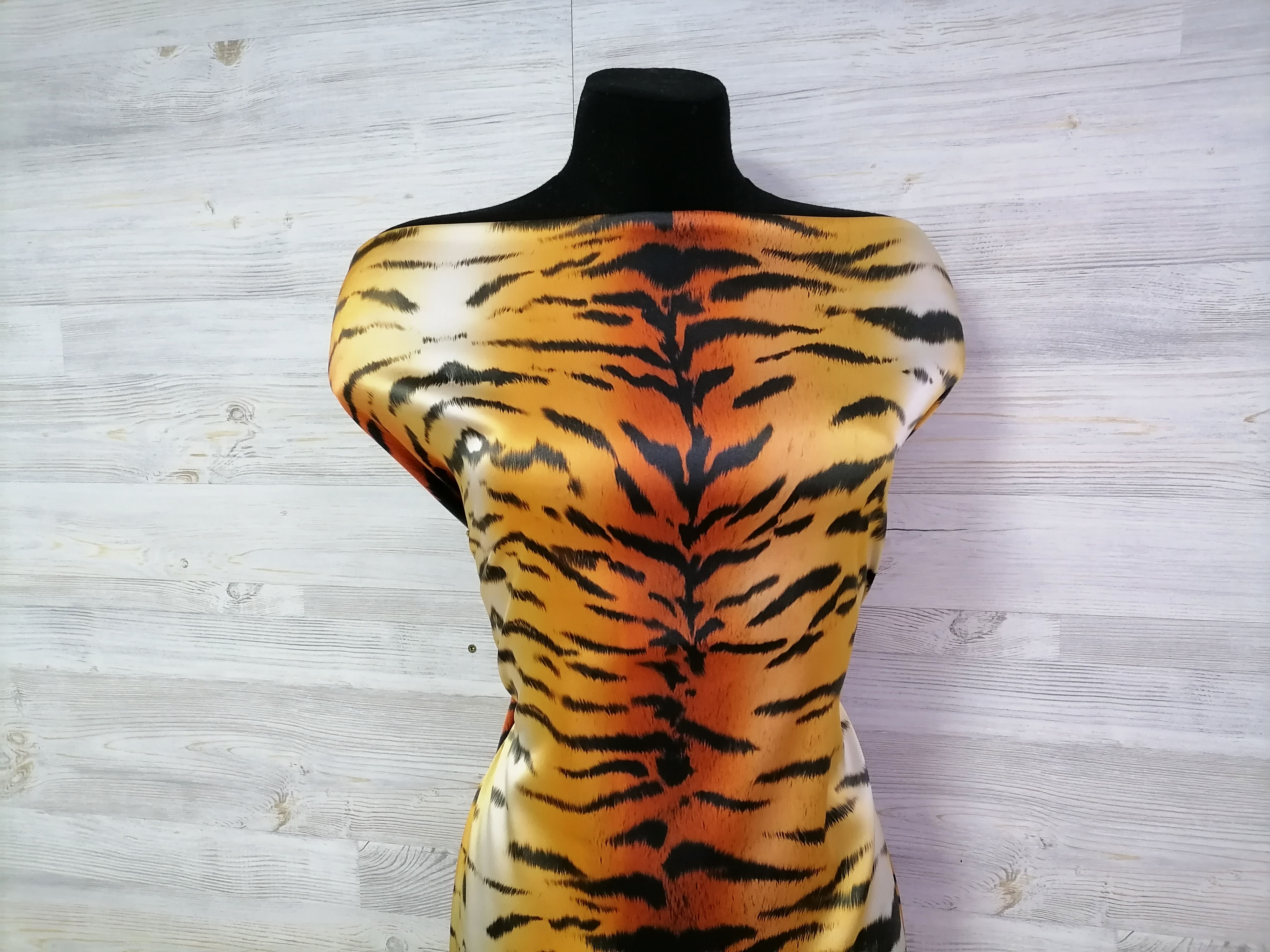 Ткань Атласный шелк с тигриным принтом  5