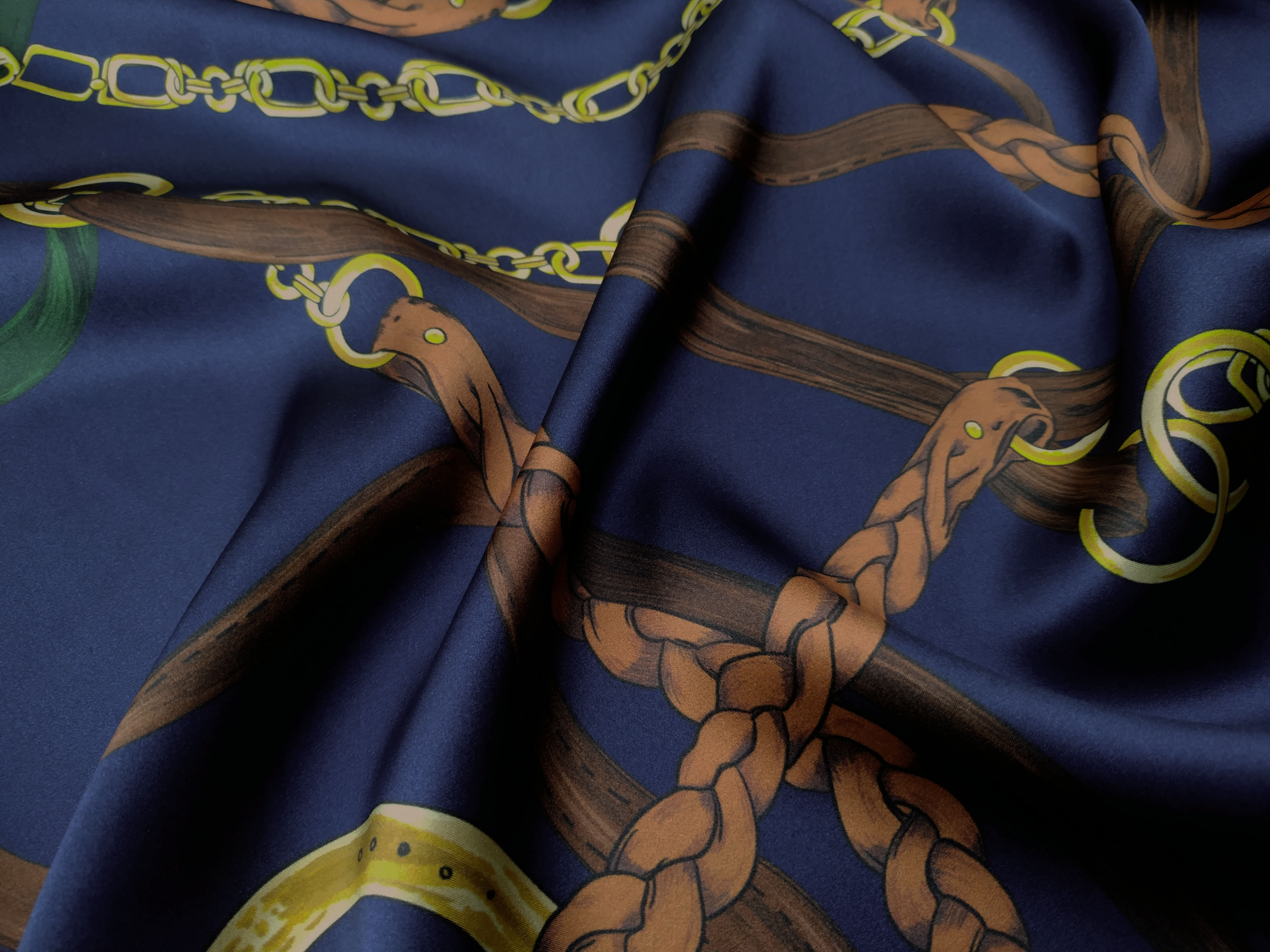 Ткань Шёлк синий с узором ремни подковы 2