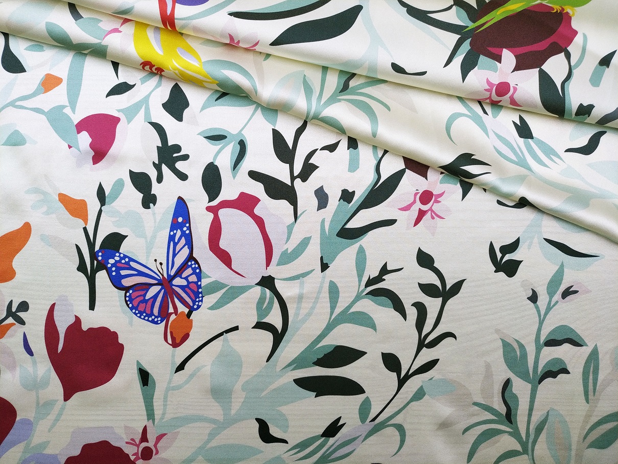 Ткань Шёлк экрю с принтом попугаи листья бабочки в стиле Valentino 1