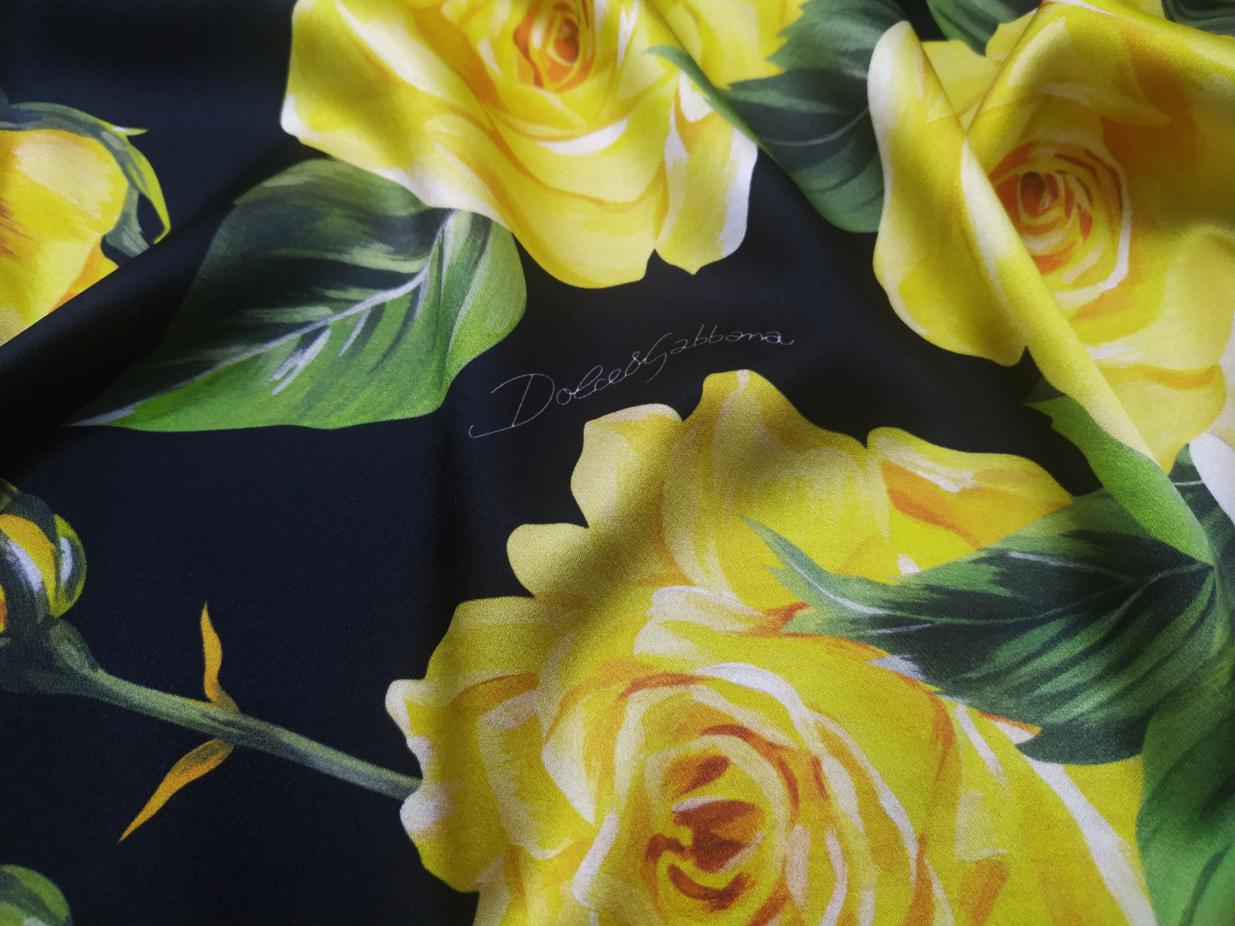 Ткань шелк черный с желтыми розами 2