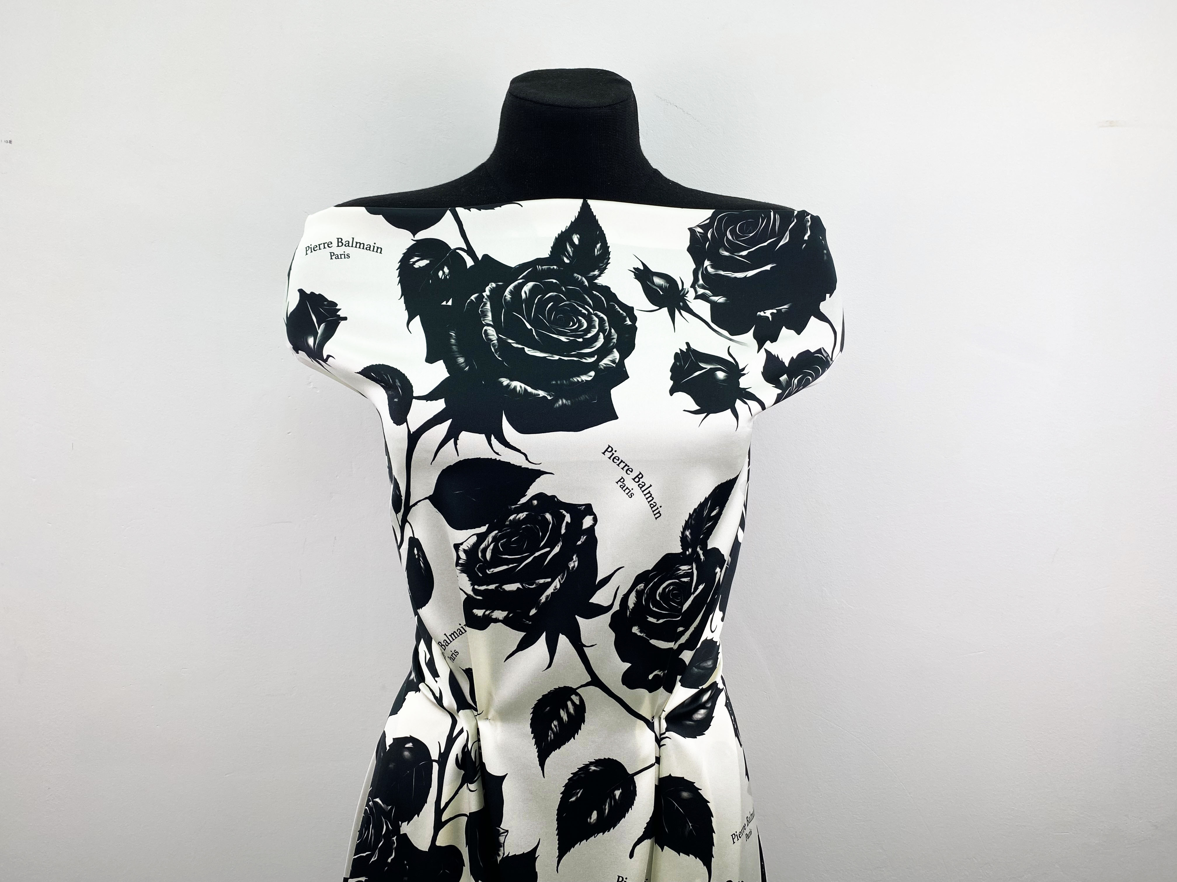 Ткань Атласный Шёлк белого цвета с принтом  чёрные розы 46434 5