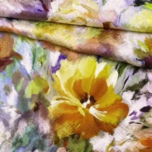 Ткань Шёлк  белого цвета с принтом  жёлто-сиреневые  акварельные  цветы 46480